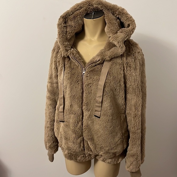 BNWT Fuzzy Sweater - Picture 4 of 5